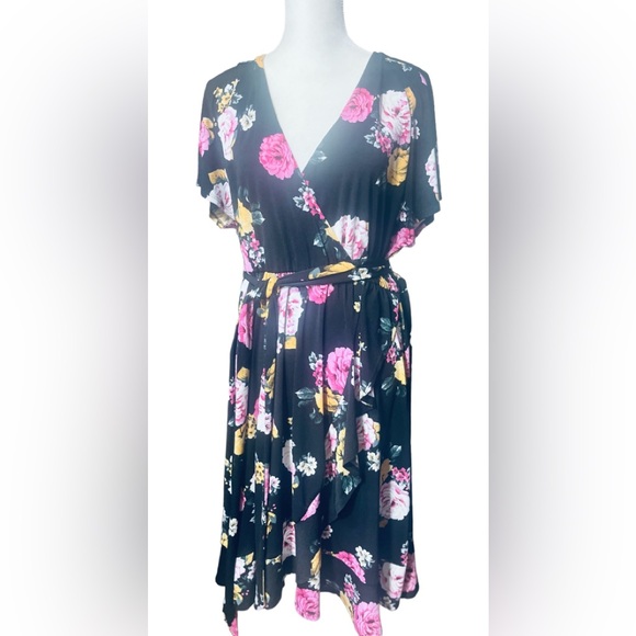 Torrid Black Floral Mini Stretch Crepe Wrap Dress Size 2 - Picture 3 of 8